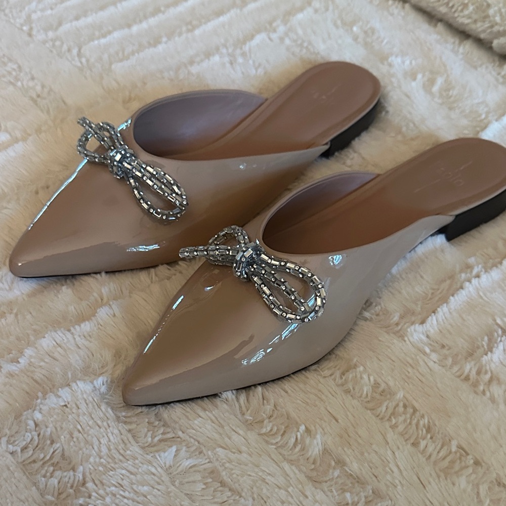 Paolo Women's Beige Patent Mules with Beaded Bow - Picture 4 of 5